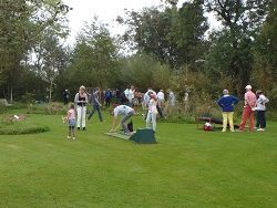Playing Mini- or Midget-golf in Giethoorn 