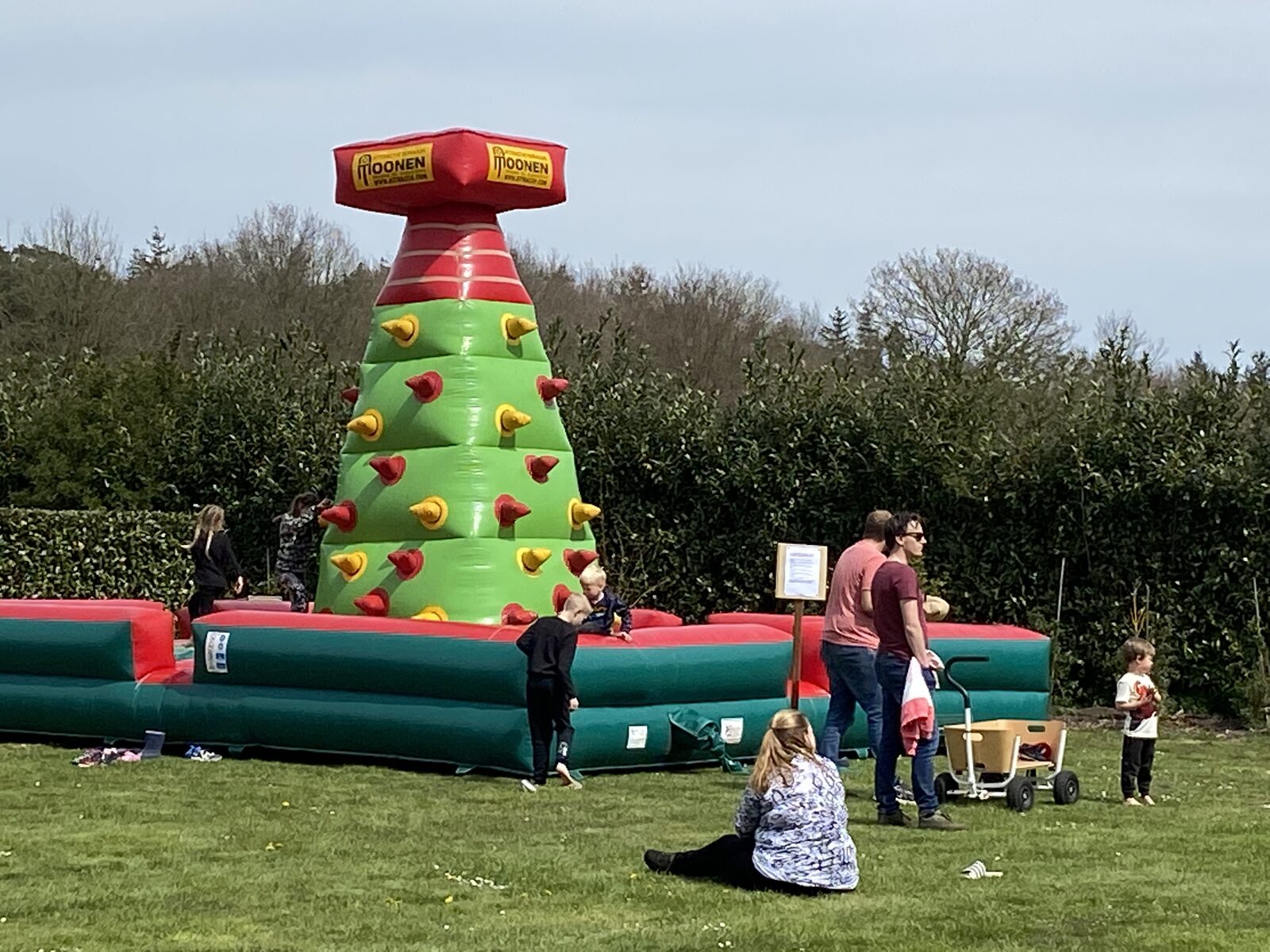 Grote speeltuin voor urenlang speelplezier