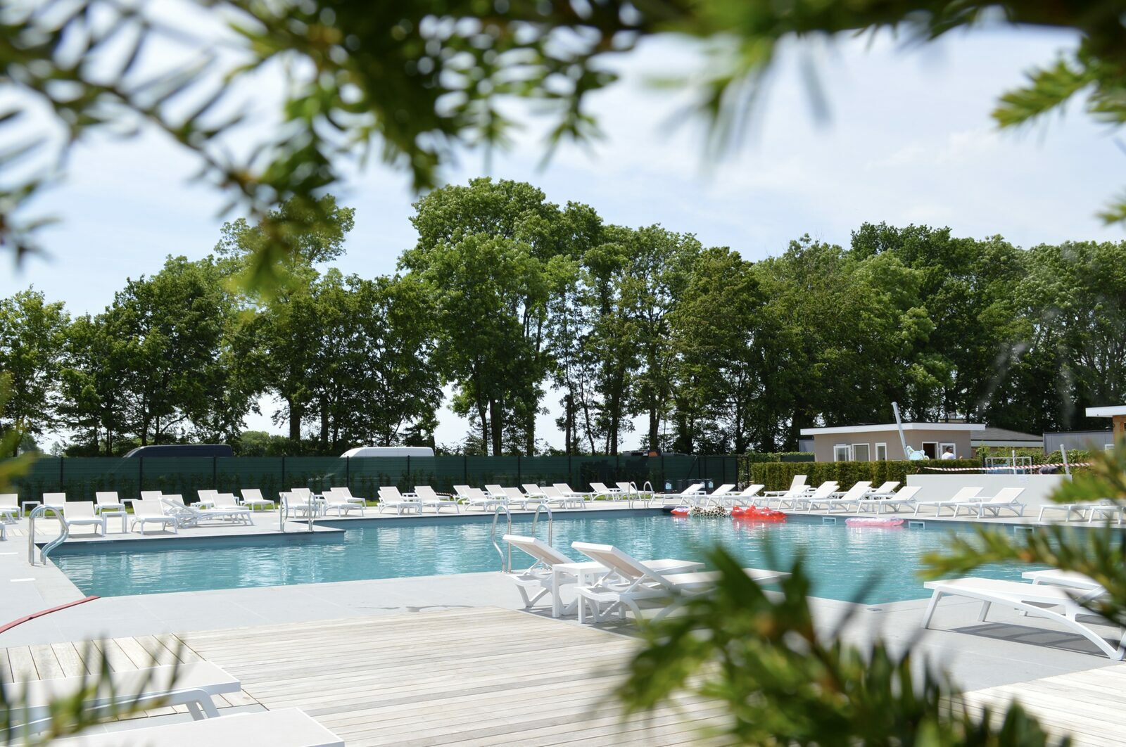 Parc de vacances situé dans le Limbourg et comportant une piscine