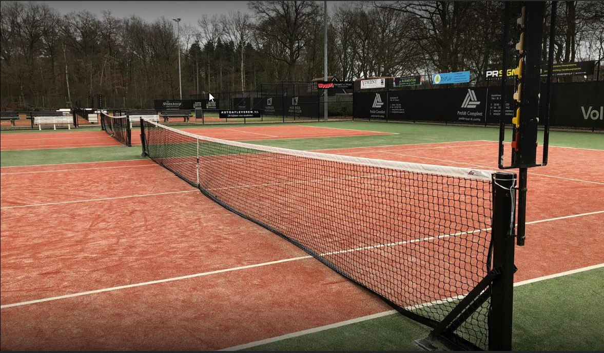 Tennis court Holten
