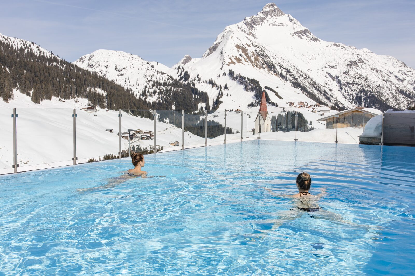 Ski holiday with friends - wellness and swimming pool