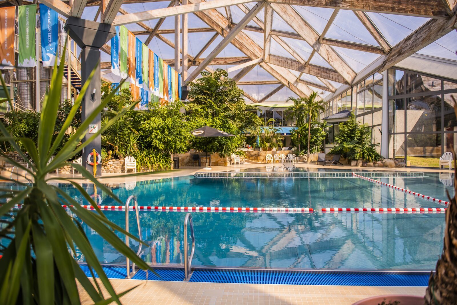 Ferienpark mit subtropischen Schwimmbad