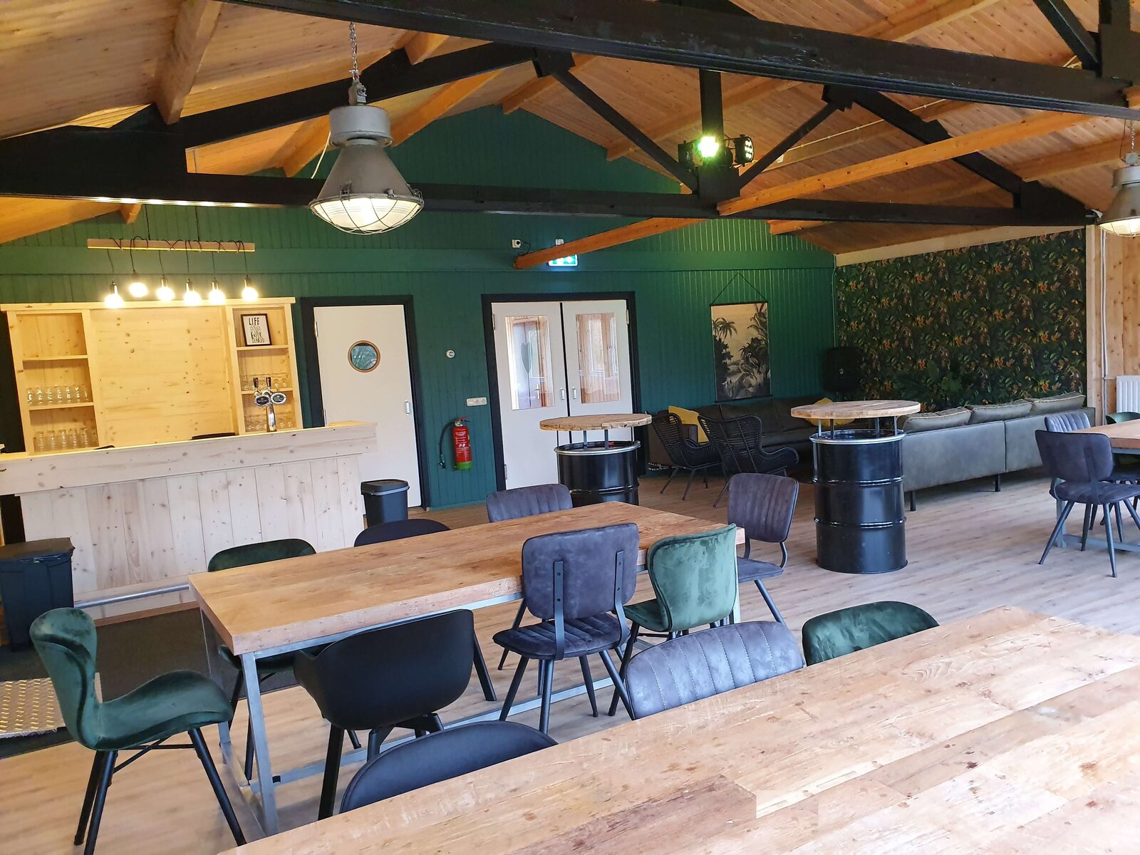 Strandhuis groepsruimte en feestzaal voor groepen en trouwfeesten