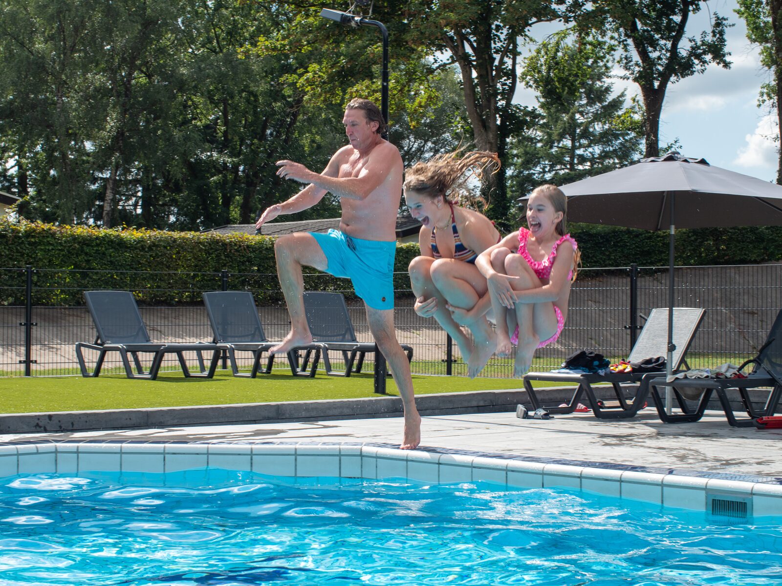 Heated outdoor swimming-pool at Wielerbaan
