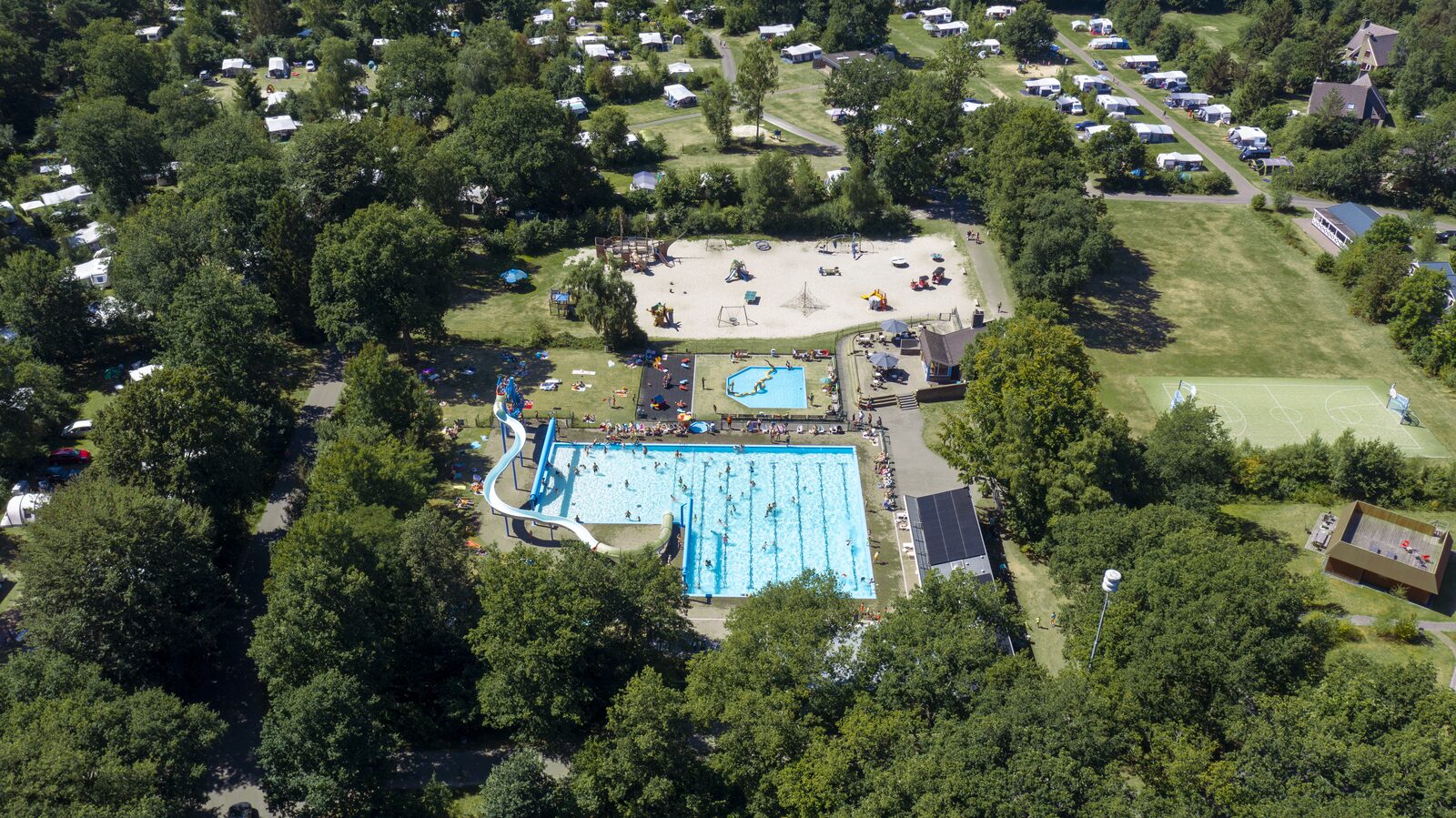 Luchtfoto kindercamping met zwembad |Vakantiepark Witterzomer