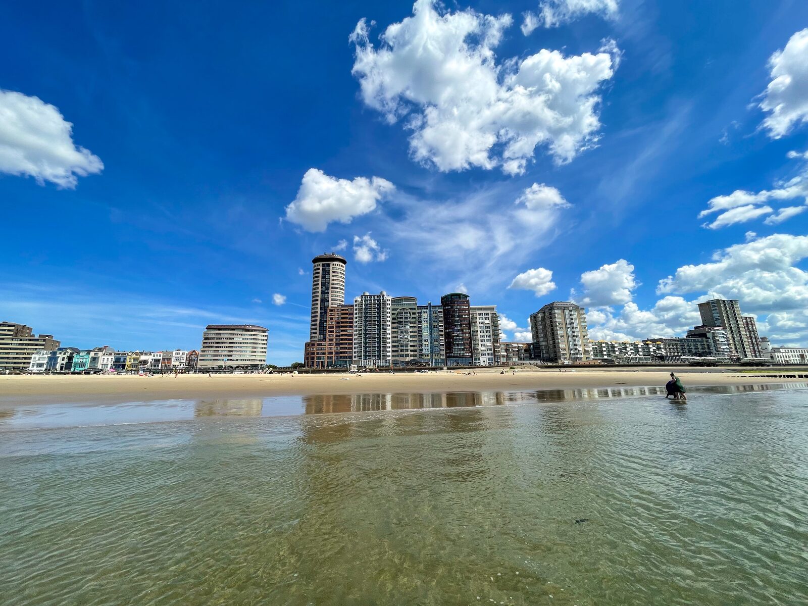 Feiern Sie den Sommer an der Küste von Zeeland! 