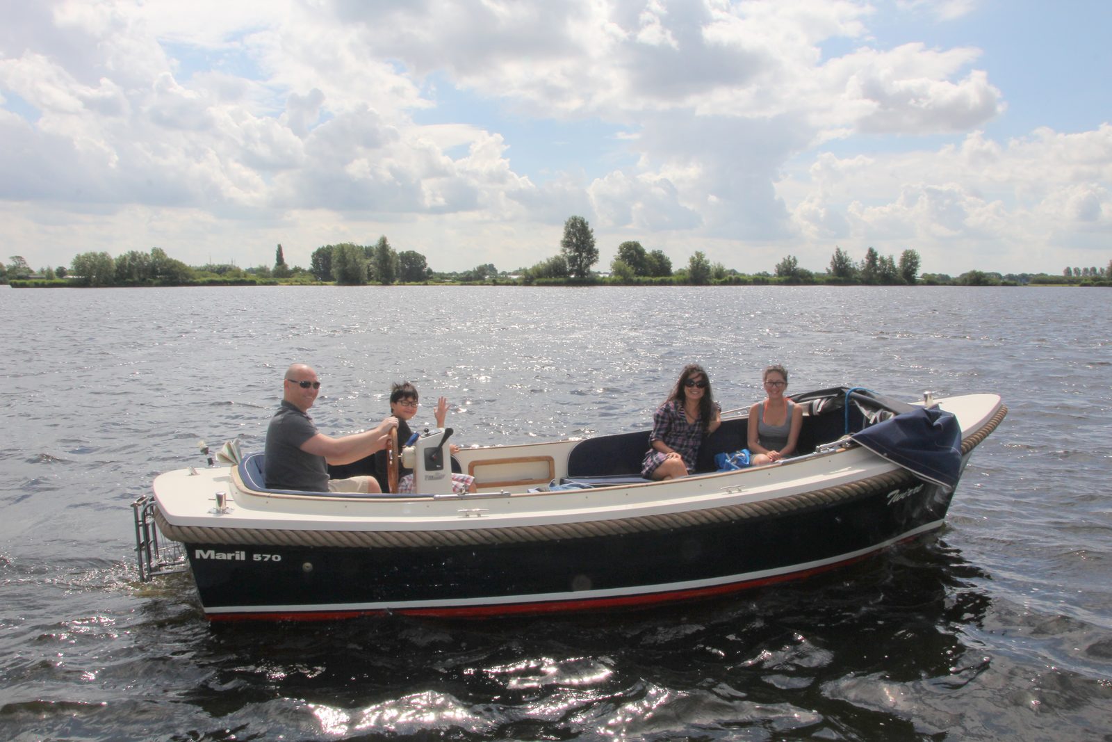 Boat rental to park guests