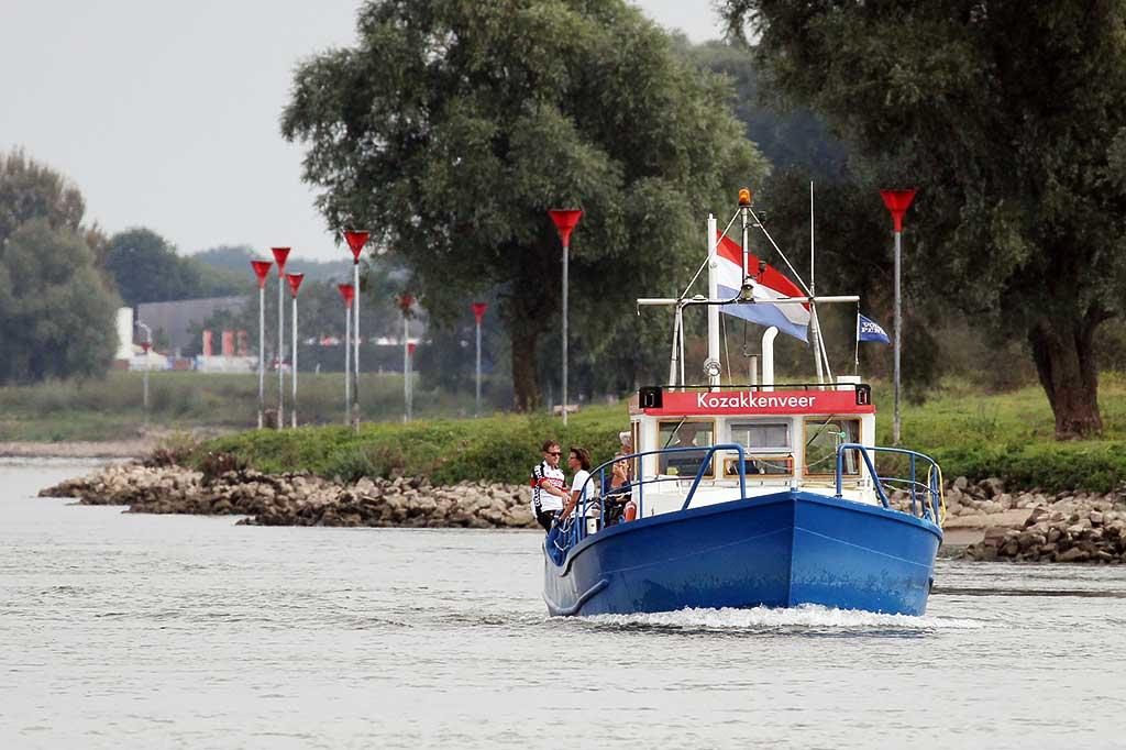 The Cossack ferry: take the ferry from Veessen to Fortmond