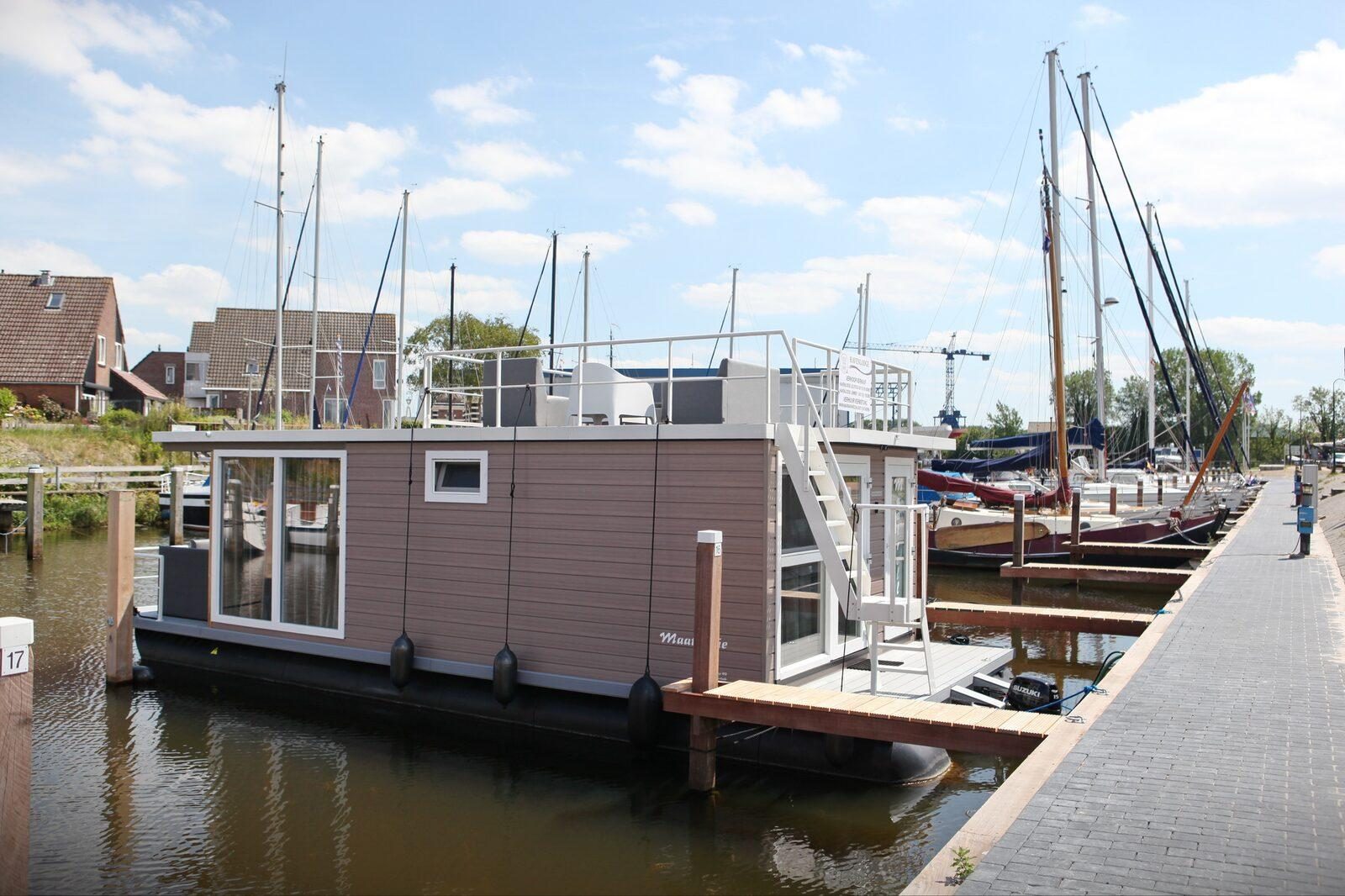Rent a houseboat in a Marina Rent Houseboat