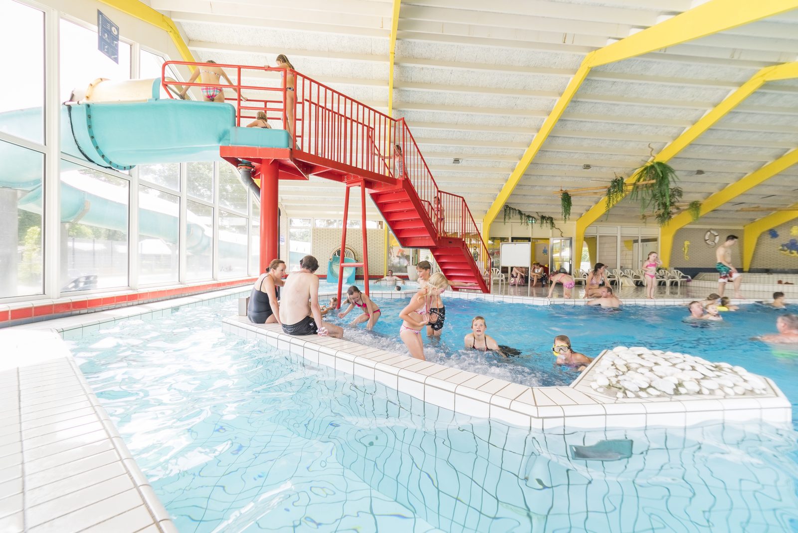 Lijkenhuis alarm Onverbiddelijk Camping met zwembad 🏊 | Binnen- en buitenzwembad | De Noetselerberg
