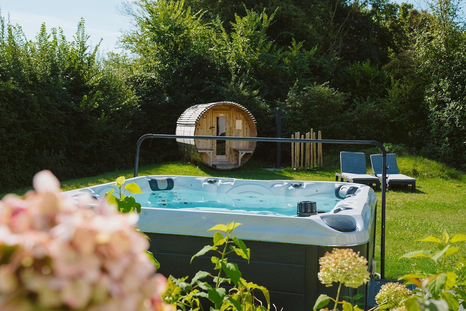 Rent a holiday home with spa at the coast