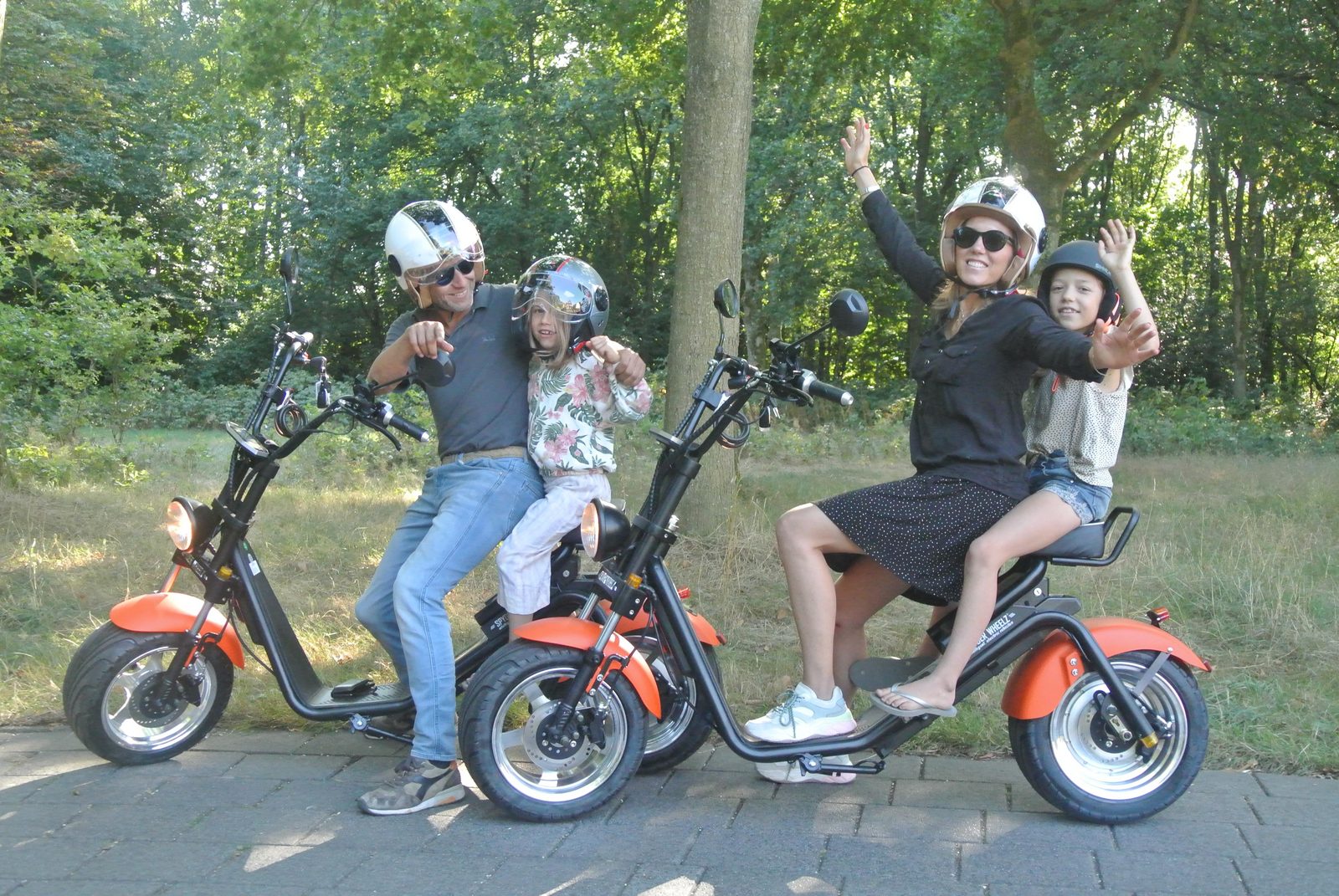 Now at Oasis Les Jardins: E-chopper rental