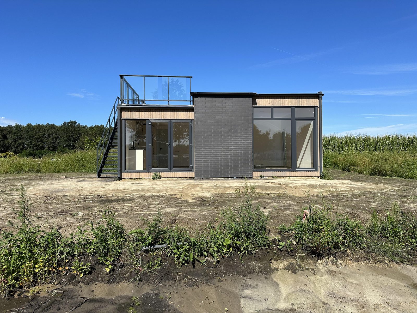 Moderne woning met eigen grond en zonnepanelen