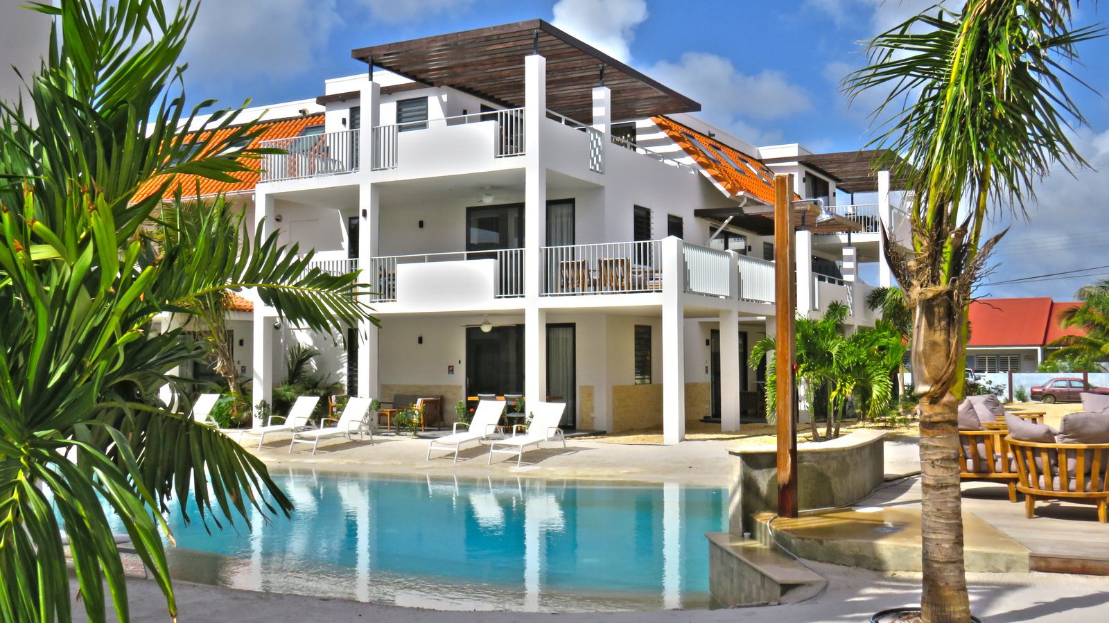 Staying on Bonaire? That is possible at Resort Bonaire! We have several apartments that are luxurious and have everything you need.