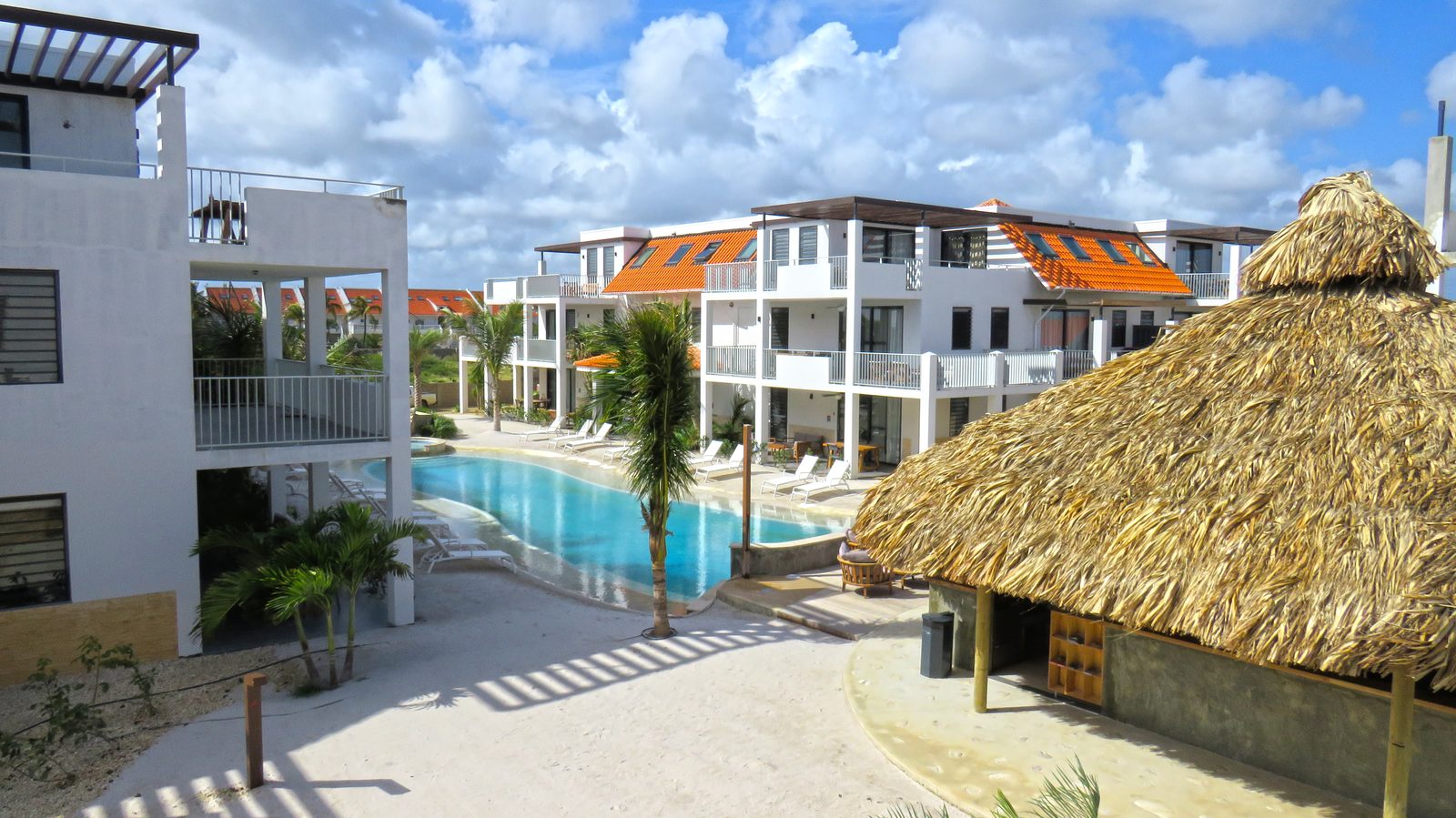 Enquanto estiver em Bonaire, pode ficar no Resort Bonaire. Luxuosos apartamentos equipados com todo o conforto que poderia desejar. Veja os nossos alojamentos disponíveis!