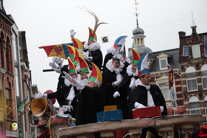 Carnavalplezier aan het water 🎊 | Gezelligheid in Limburg