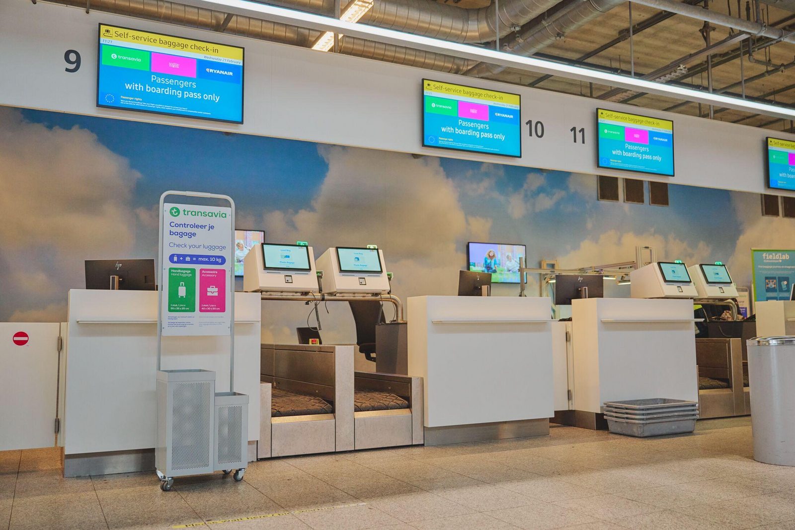 Eindhoven Airport - self service bagage drop off 