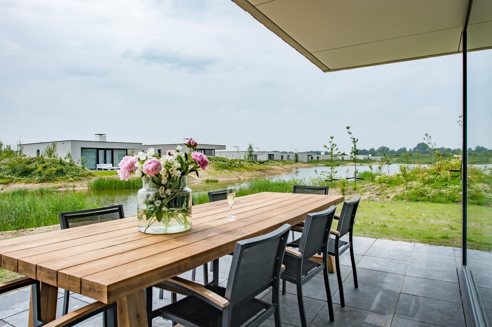 Holiday villa with spacious garden Zandbank 22