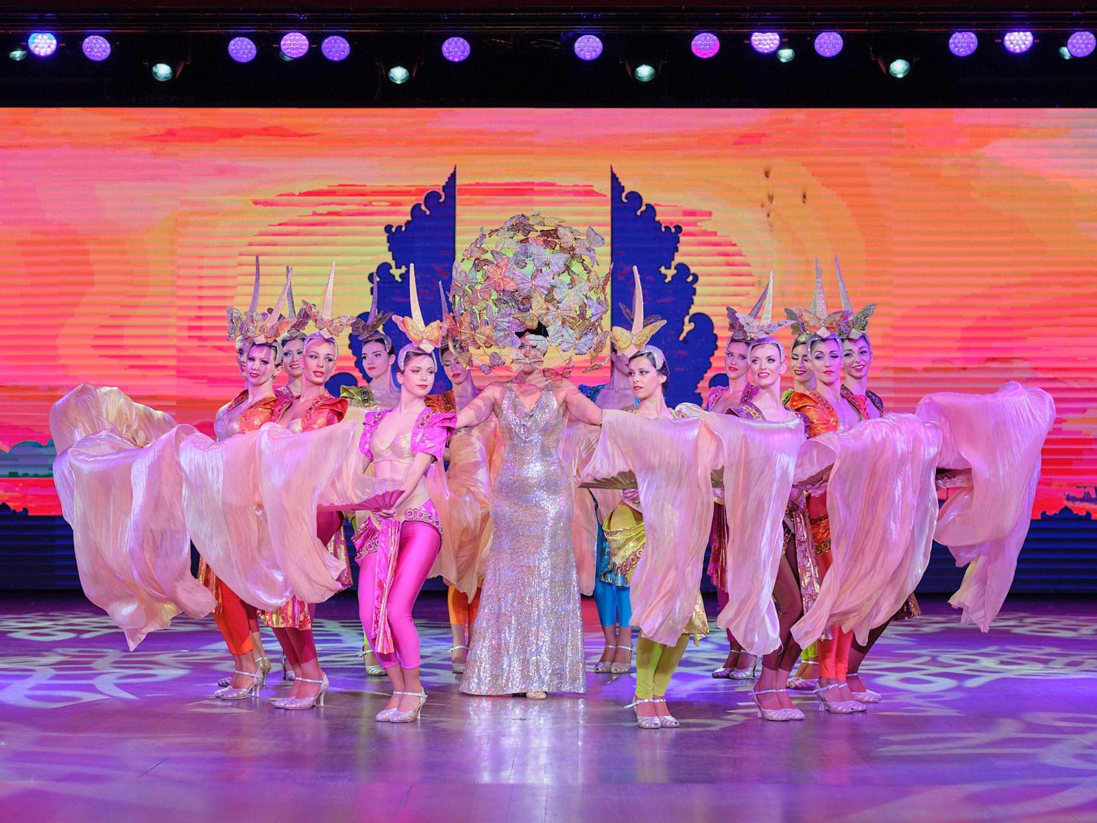 Show ballet during the AIRE show at Benidorm Palace