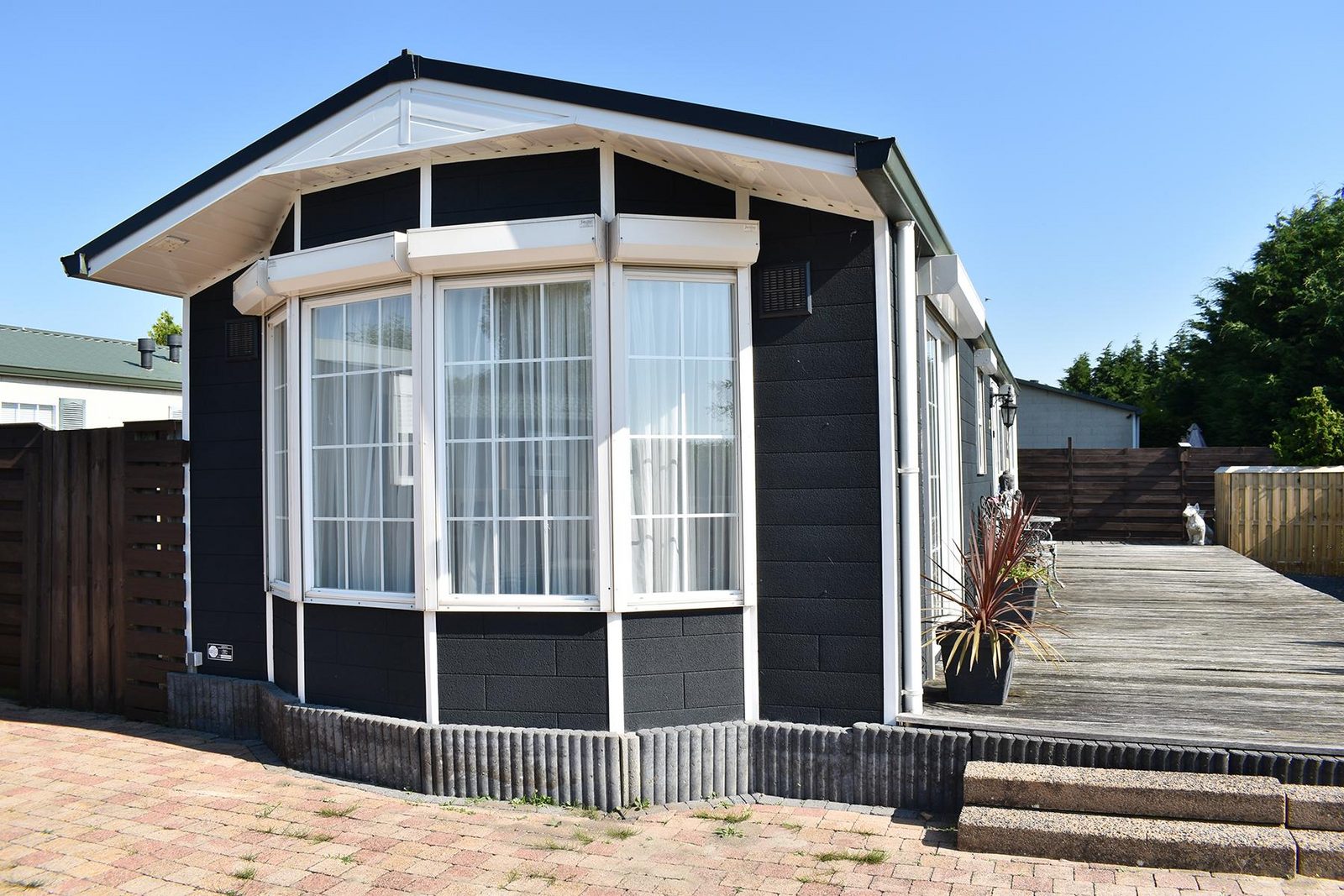 257 - Te Koop: ruim chalet met ruime tuin en bijgebouw