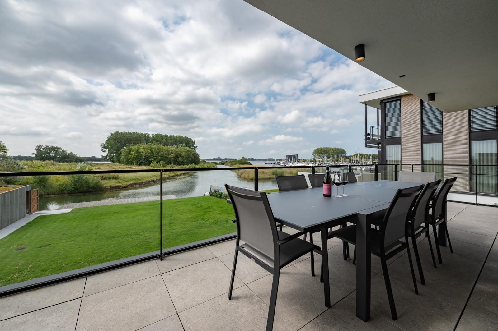 Vakantiehuis 10 personen aan het water