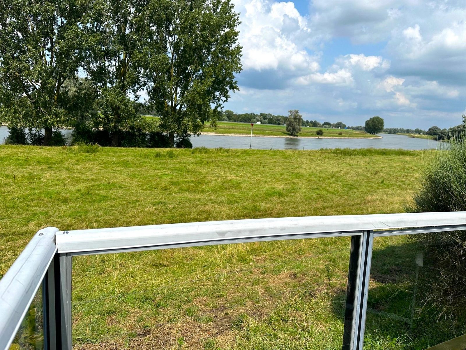 Korenbloem op kavel RT6-76 gelegen aan de buitenrand van het park met een prachtig uitzicht over de IJssel