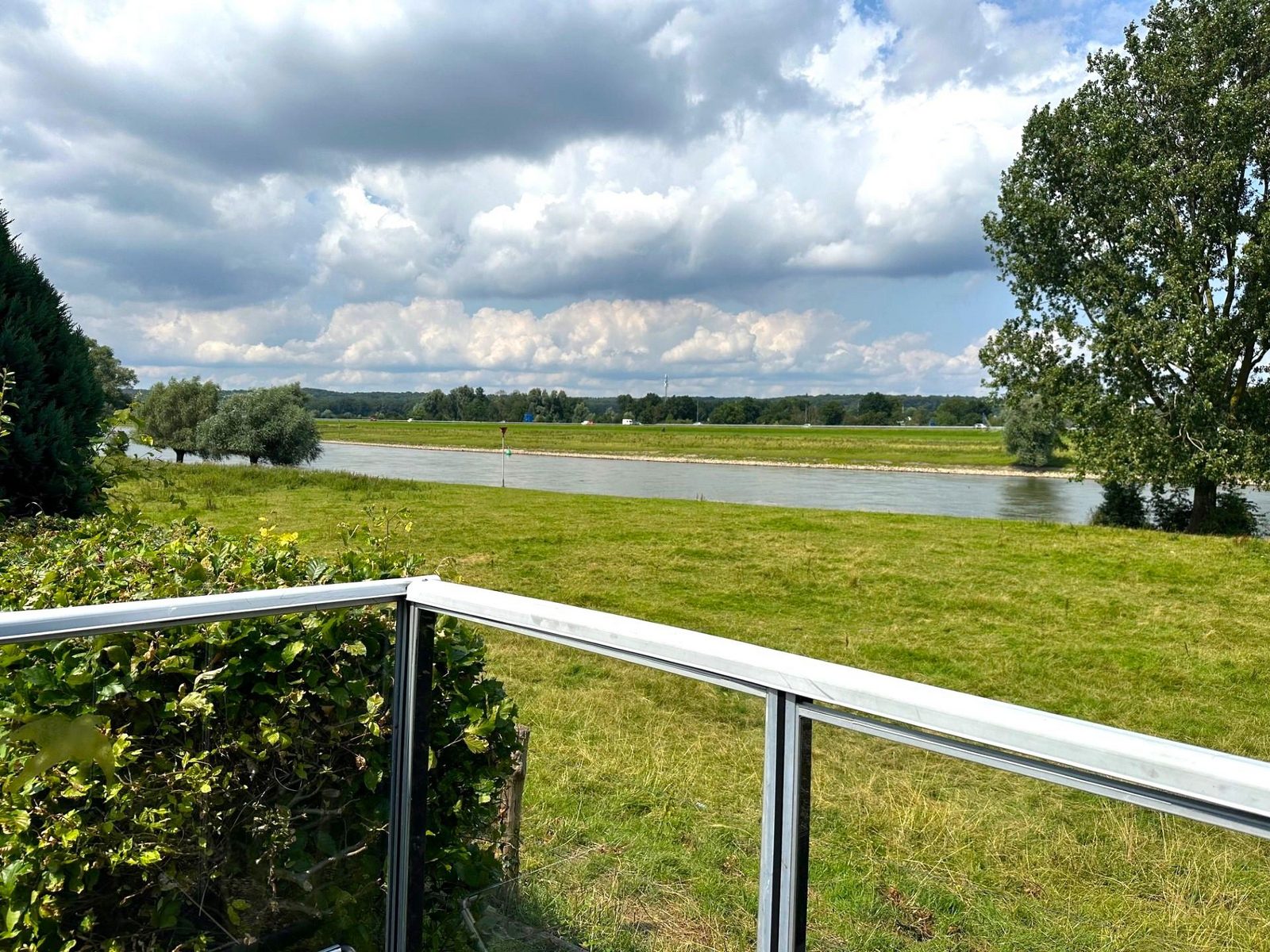 Korenbloem op kavel RT6-76 gelegen aan de buitenrand van het park met een prachtig uitzicht over de IJssel