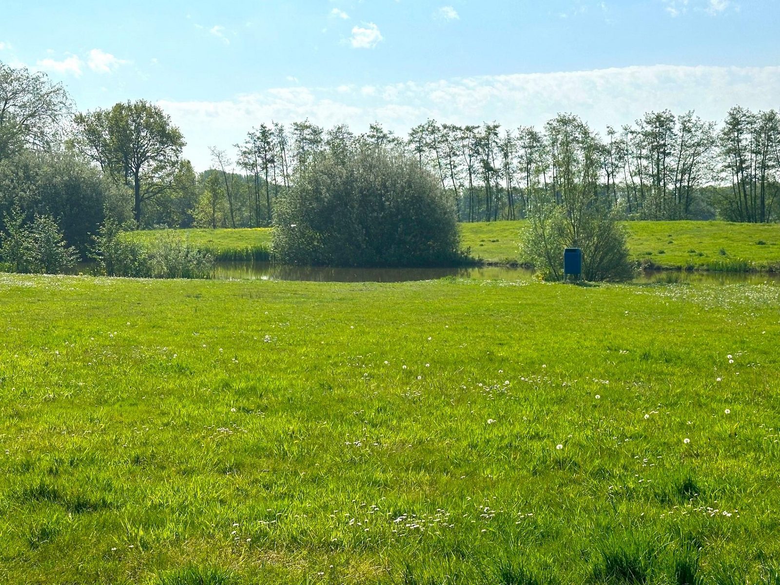 Vakantiehuis op kavel B61 met een prachtig uitzicht over de weide en vijver