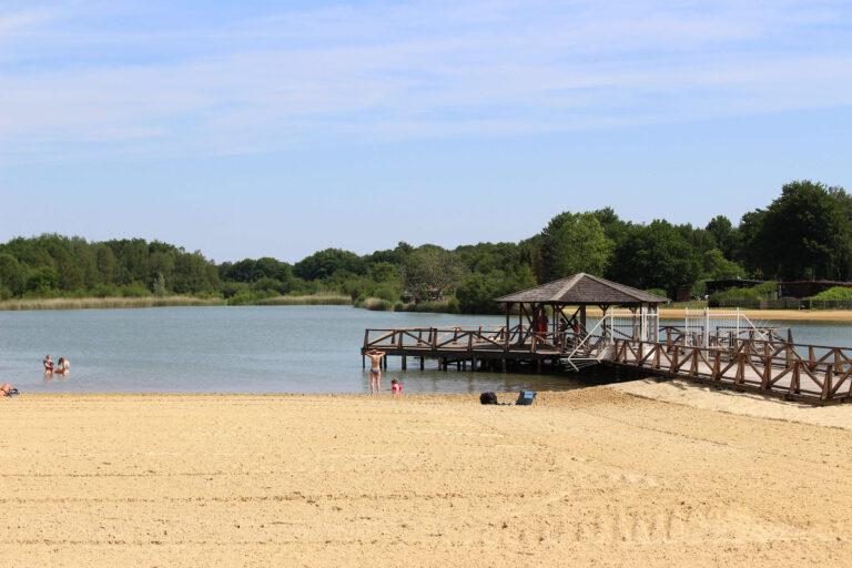 Badegewässer mit Strand