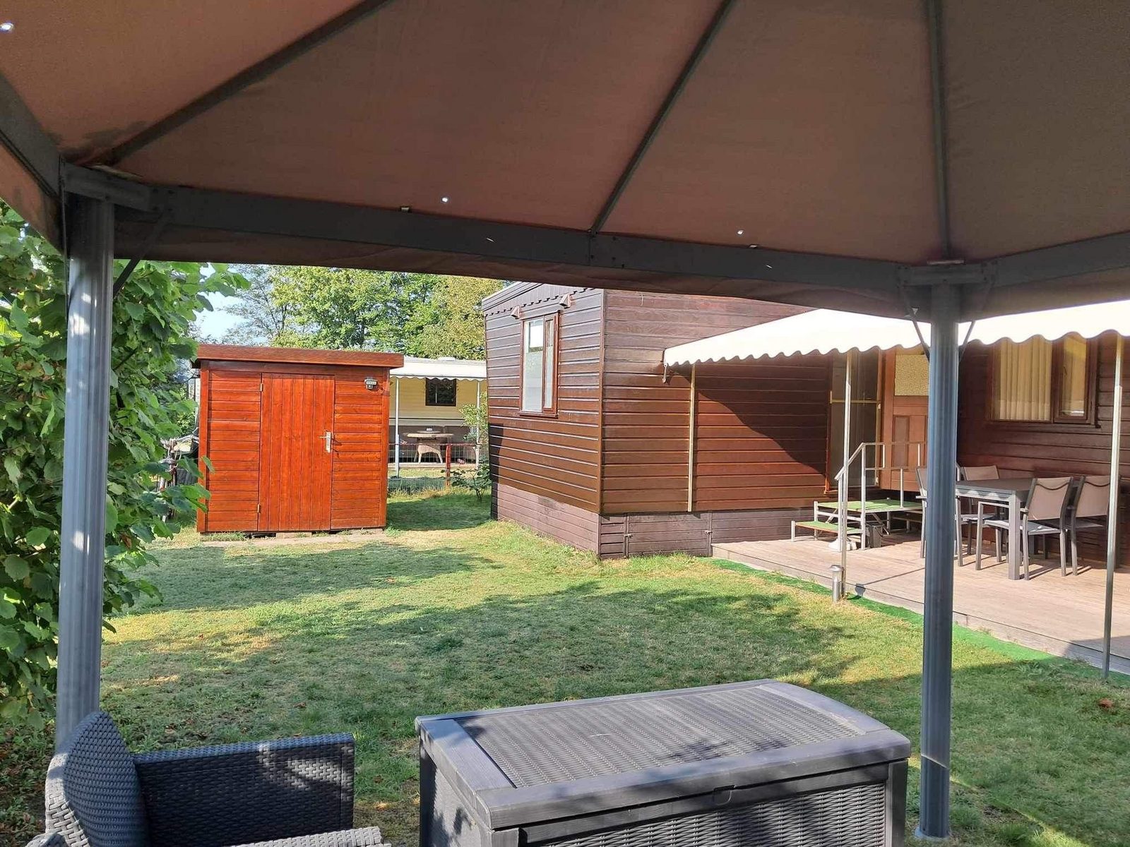 Houten caravan/chalet ONDER VOORBEHOUD VERKOCHT