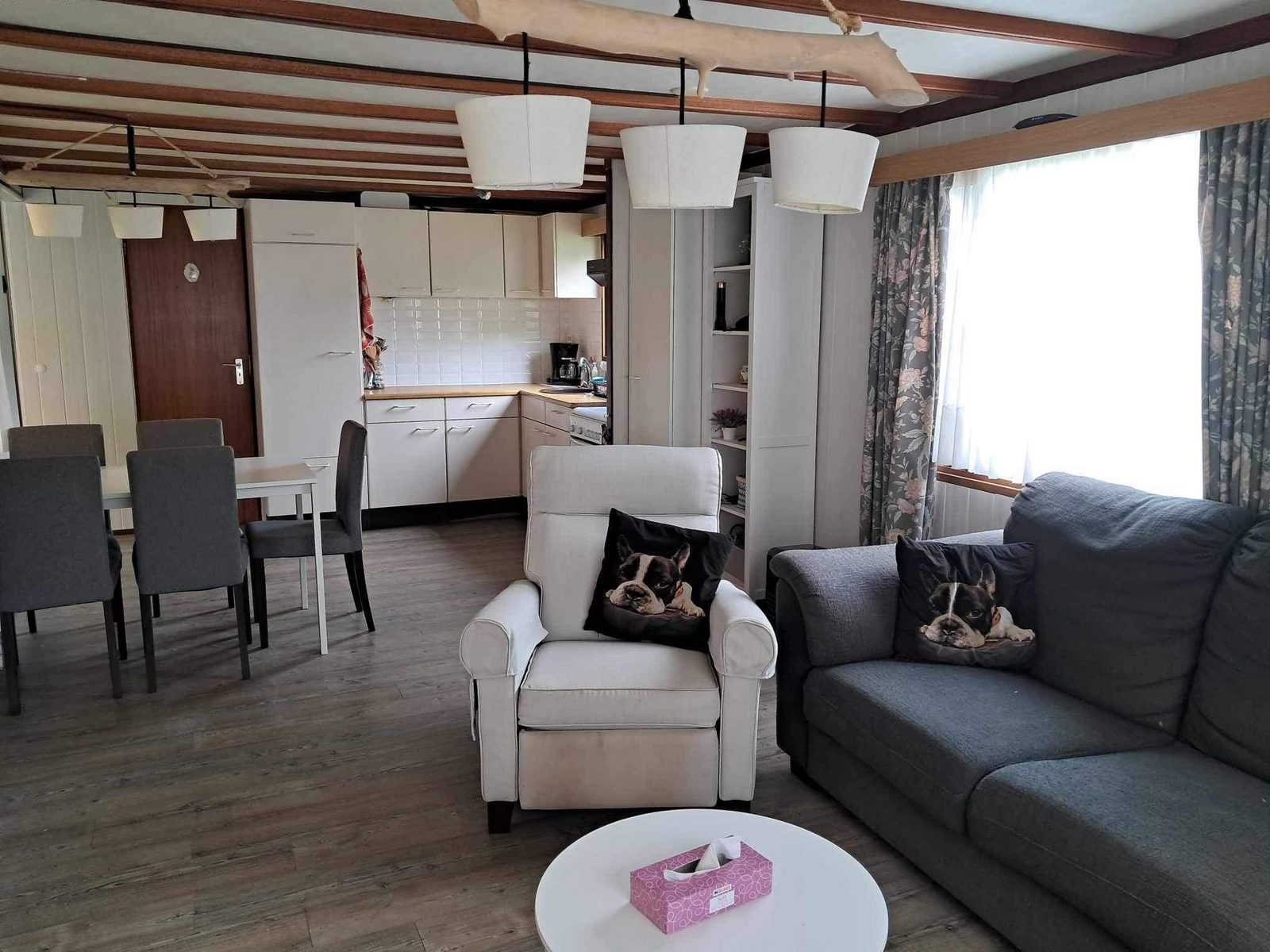 Houten caravan/chalet ONDER VOORBEHOUD VERKOCHT