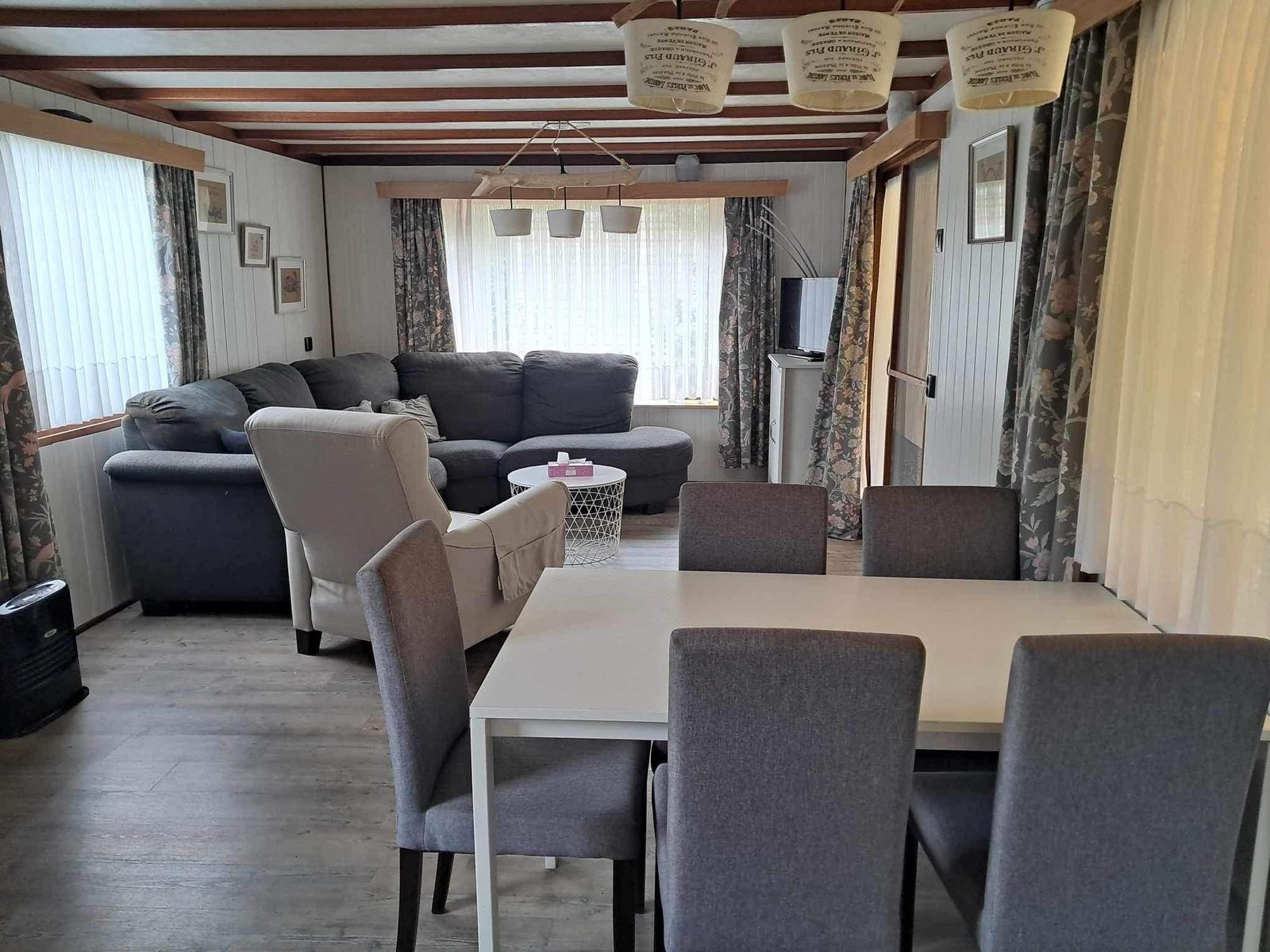 Houten caravan/chalet ONDER VOORBEHOUD VERKOCHT