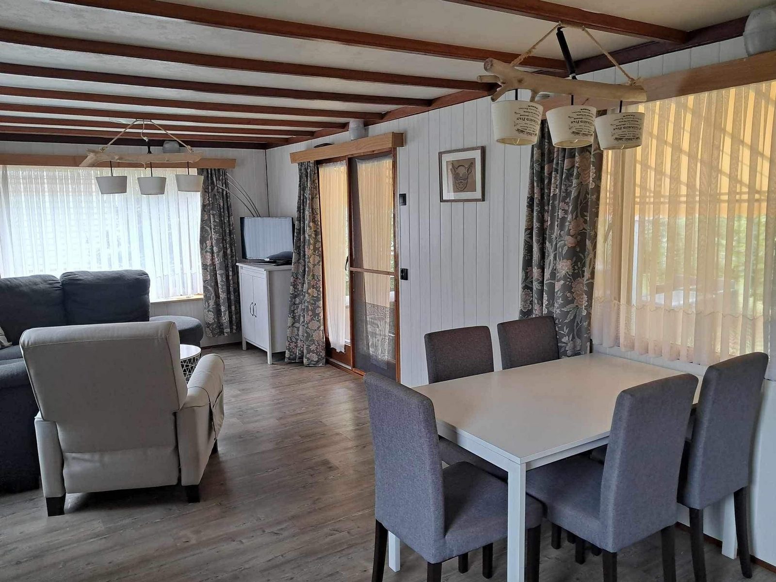 Houten caravan/chalet ONDER VOORBEHOUD VERKOCHT