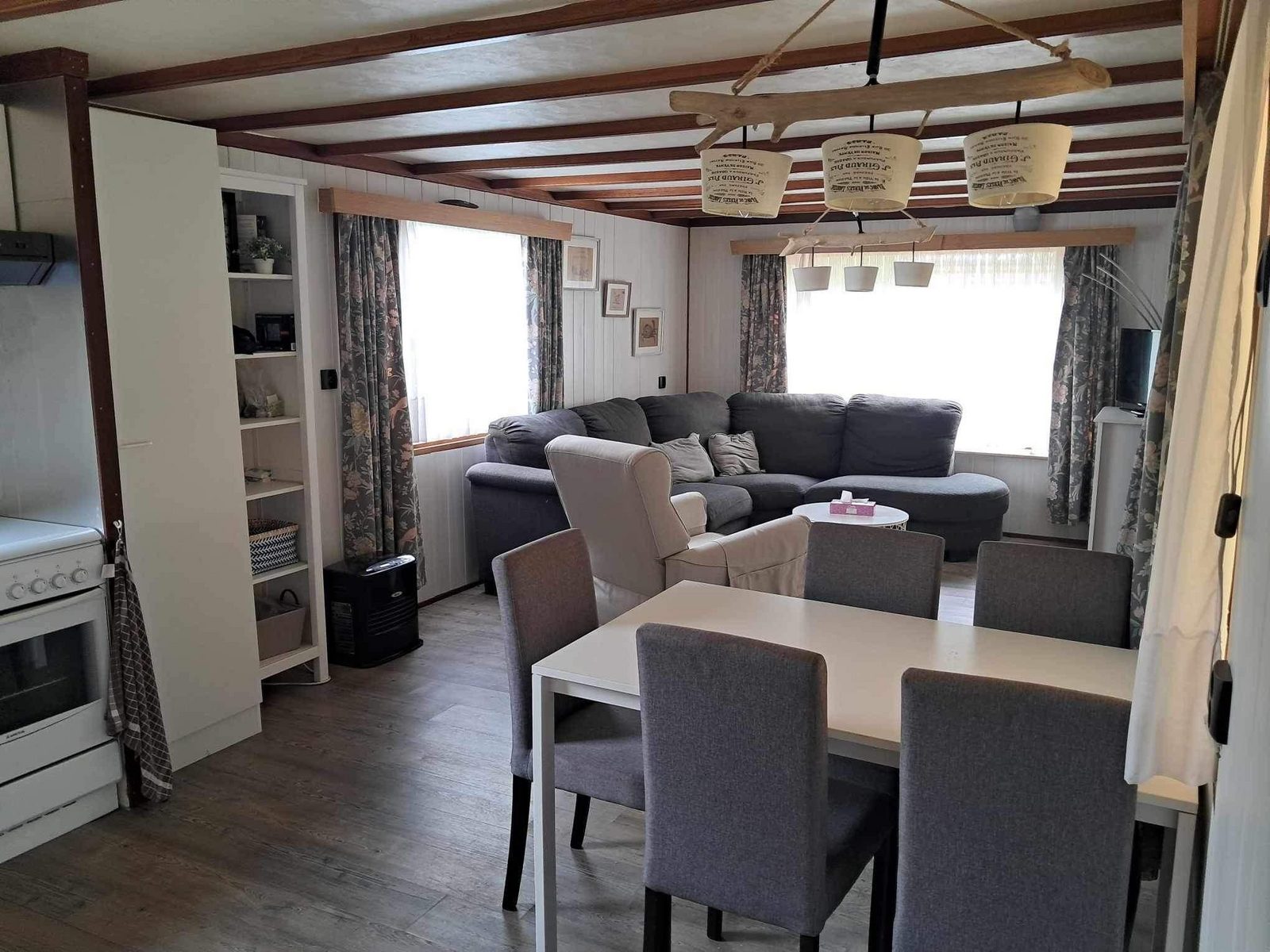 Houten caravan/chalet ONDER VOORBEHOUD VERKOCHT