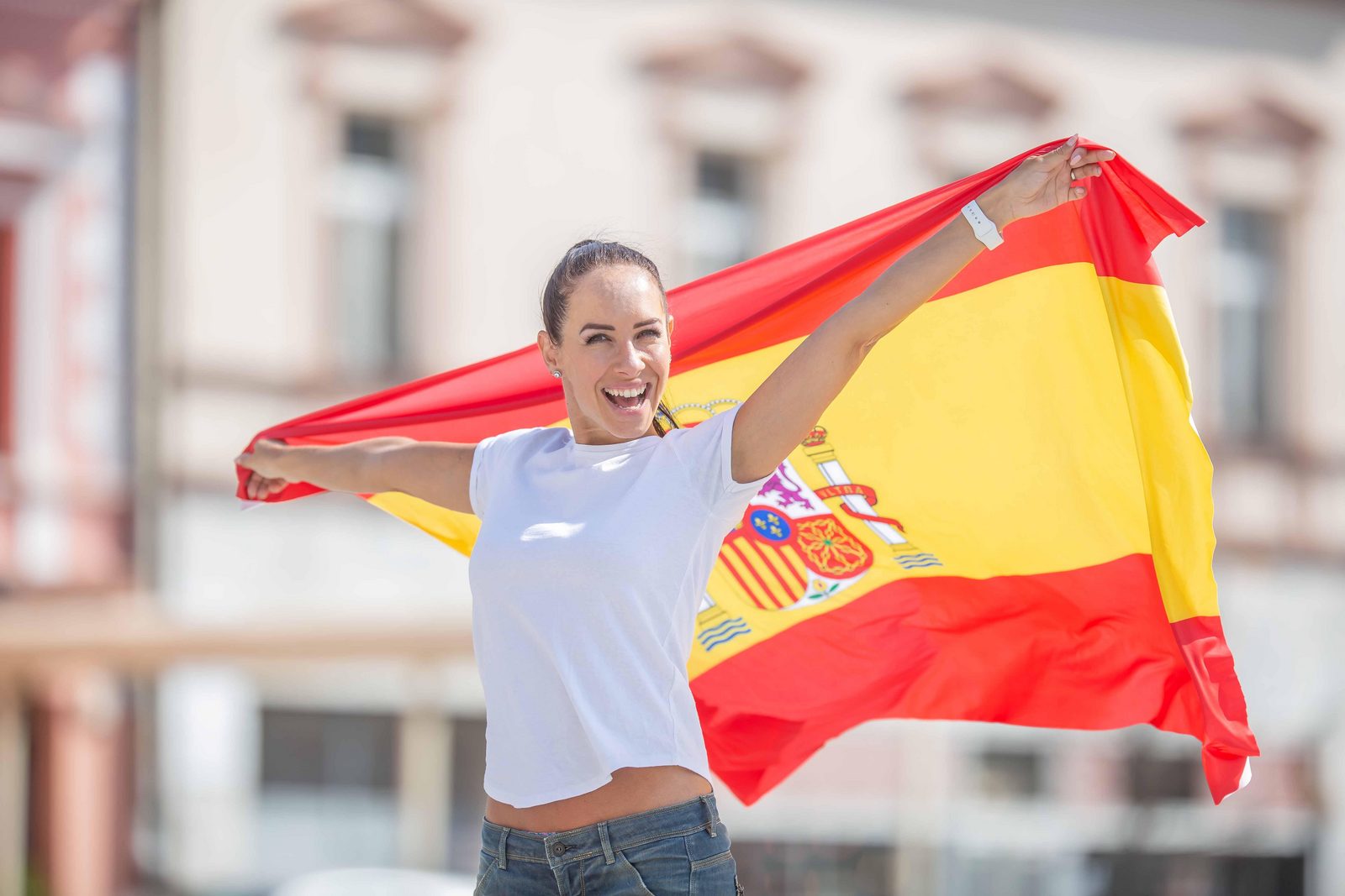 Vrouw met Spaanse vlag