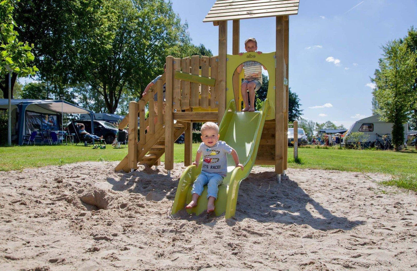 buiten spelen camping den blanken