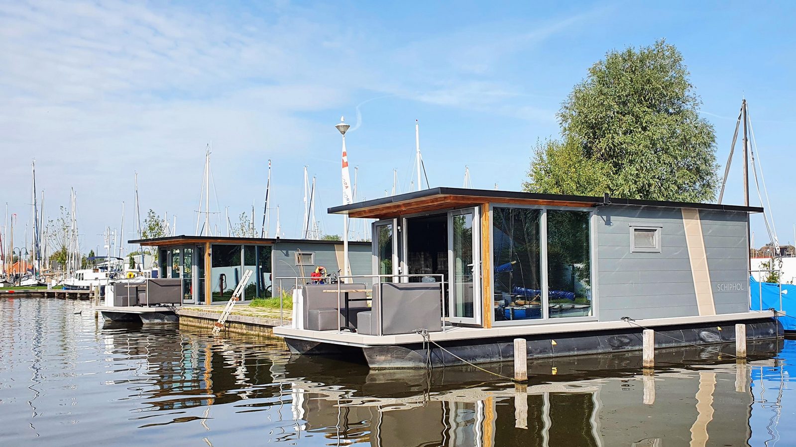 Mieten Sie ein Hausboot oder Safarizelt bei Hoora Heeg in Friesland