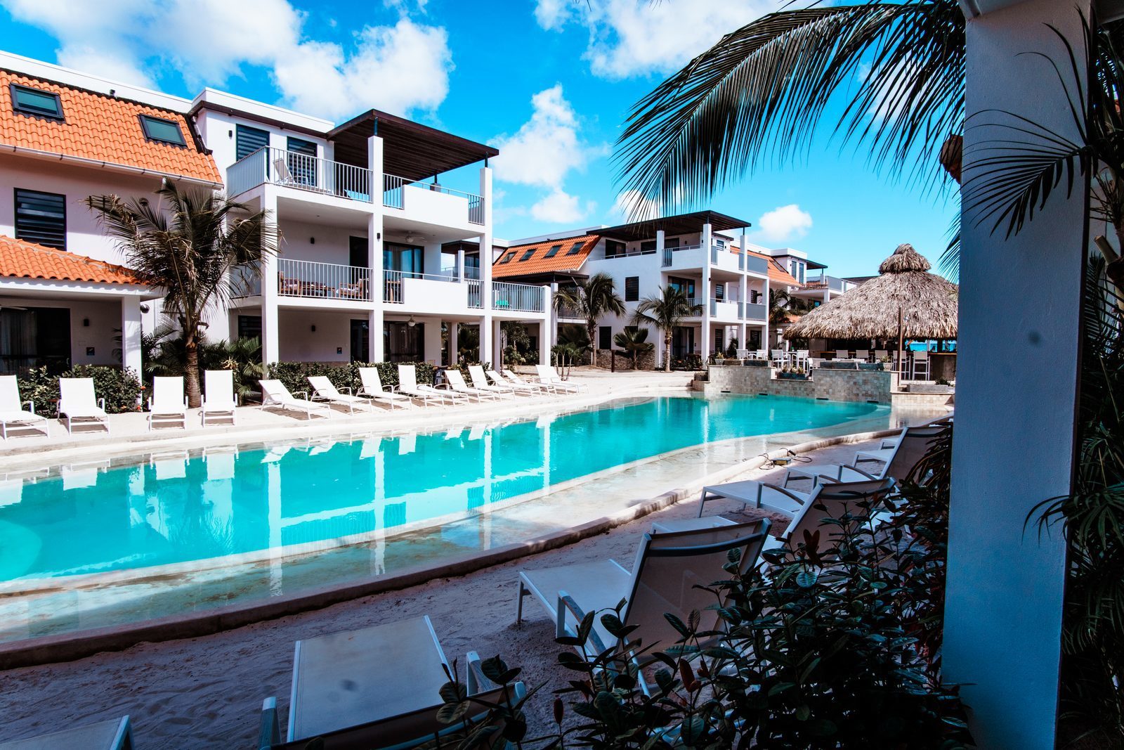 Das Resort Bonaire ist einer der wunderschönen Ferienorte auf Bonaire. Das Resort bietet unter anderem einen hübschen Swimmingpool.