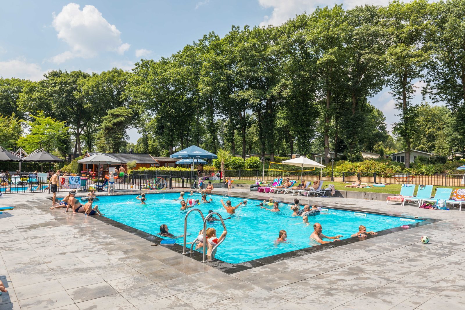 Outdoor swimming pool Landgoed de Scheleberg