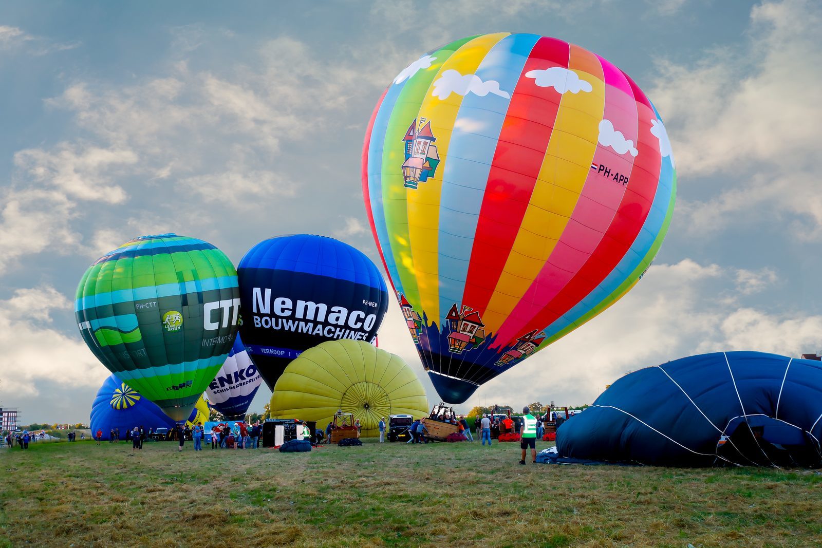 Diverse luchtballonnen bij het ballonfestival in Hardenberg