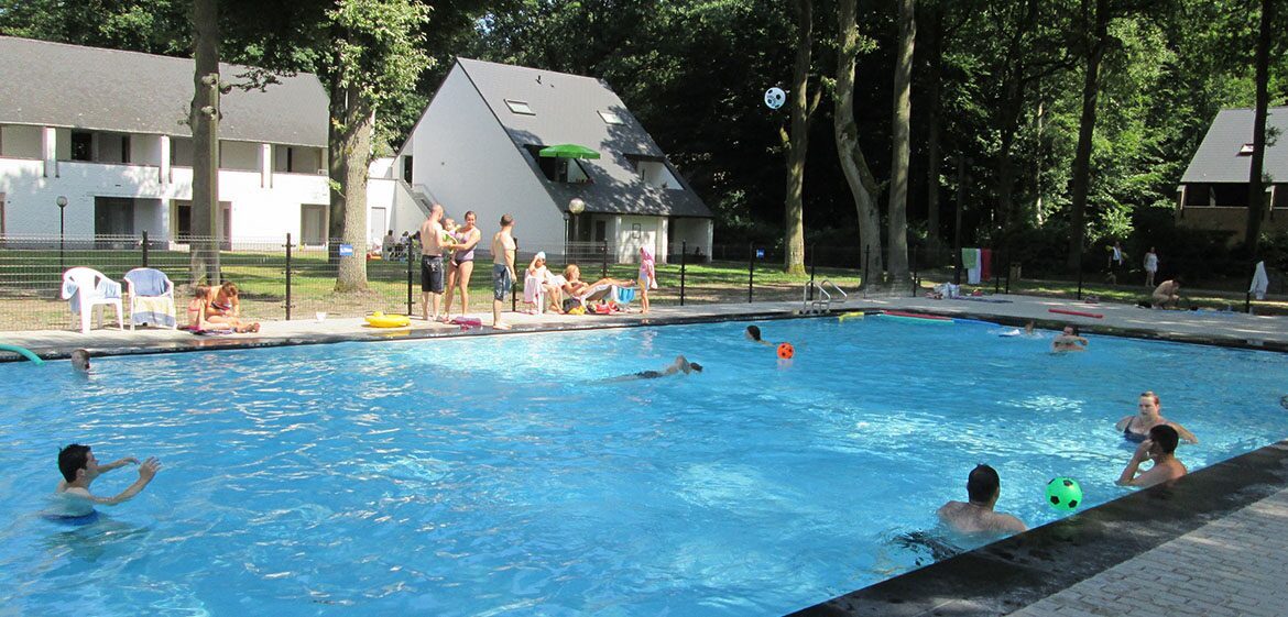 Holiday Suites Houthalen-Helchteren Piscine Extérieure