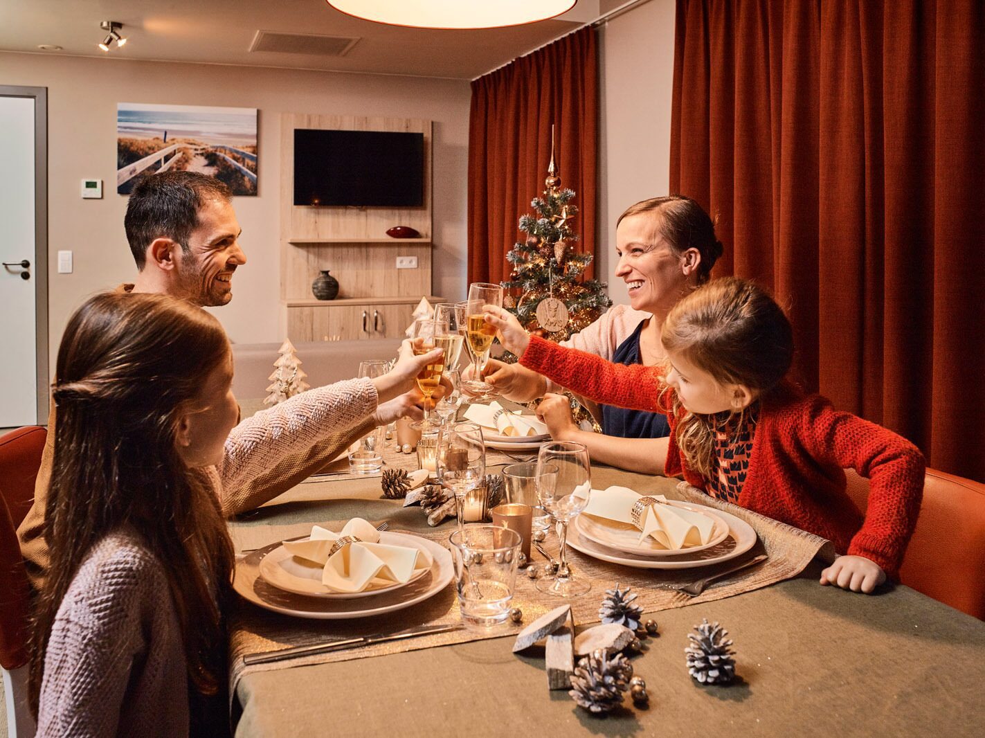 Famille à la table - Vacances de Noël