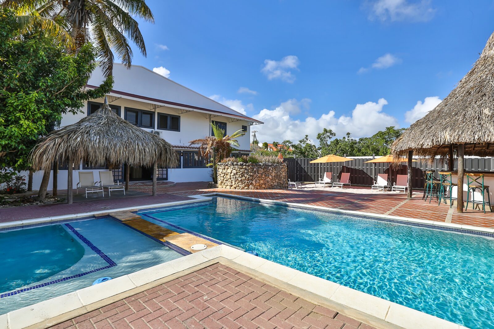 Hotel Bonaire swimming pool