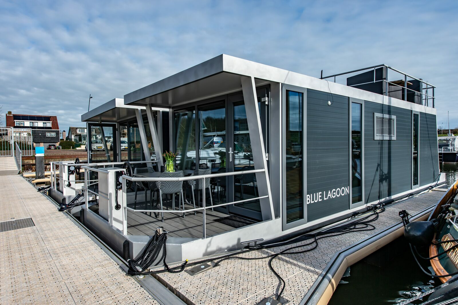 Waterlodge for 4 personsn on the Veerse Meer