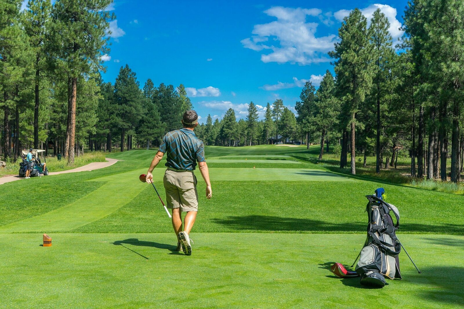 Golfer auf dem Golfplatz 