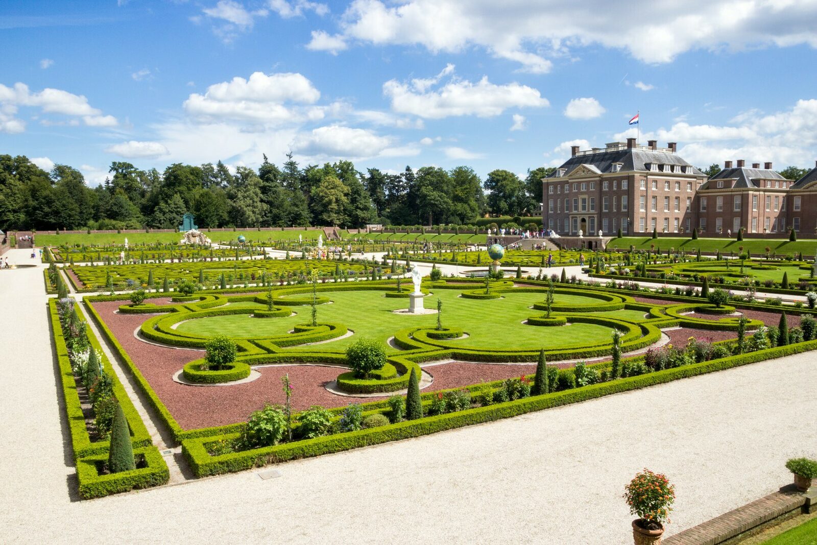 The renovated 't Loo Palace: reopened from April 15th