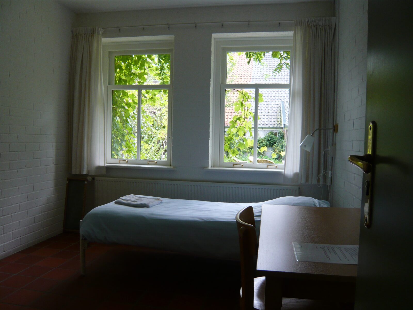 slaapkamer met ramen