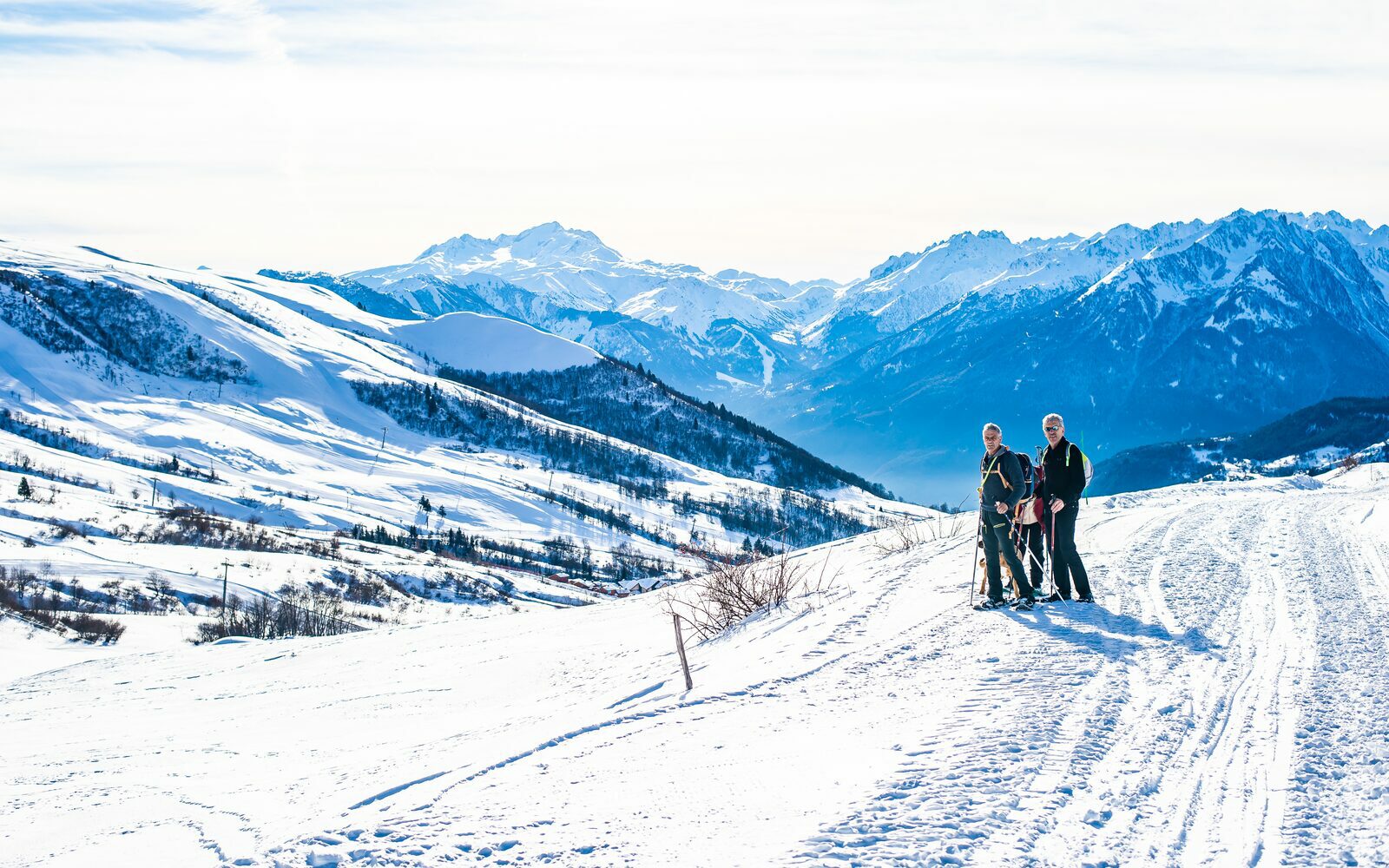 Wandern, Spazierengehen oder Skilanglauf in den Alpen