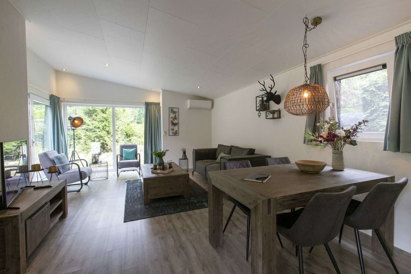 Öko-Holz-Lodge – Wohnzimmer